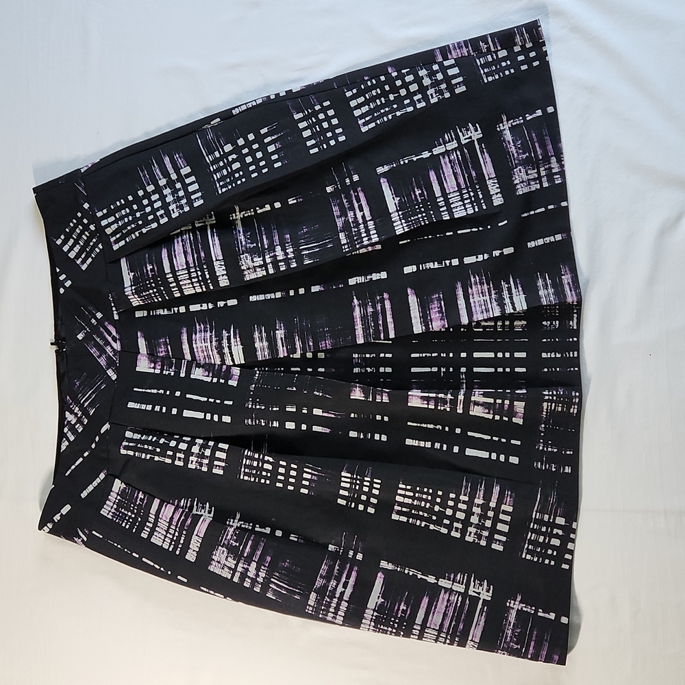 Banana Republic skirt. Size 6, pleated front, black